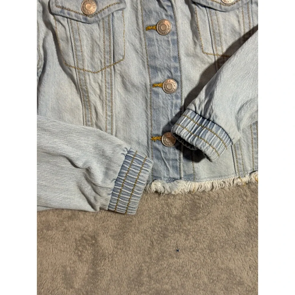 Cat & Jack Kids Light Wash Denim Jacket with Grey Hood Frayed Hem Size S 6/7